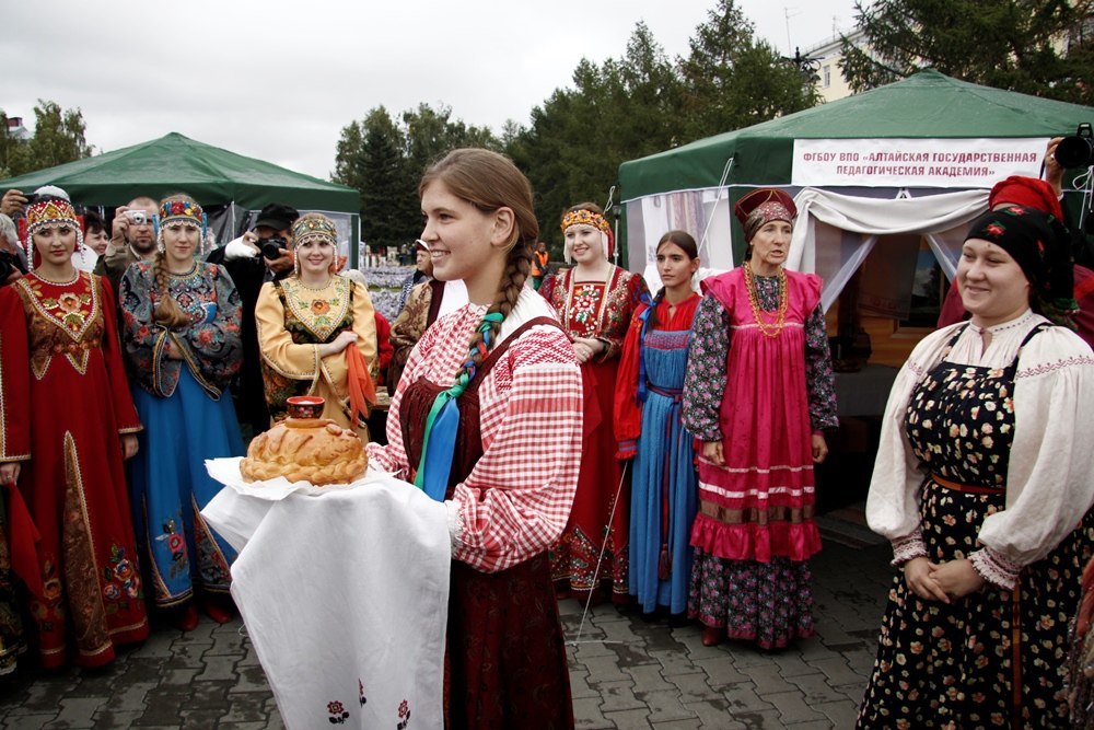 Фестиваль национальных культур. Русский хлеб-соль